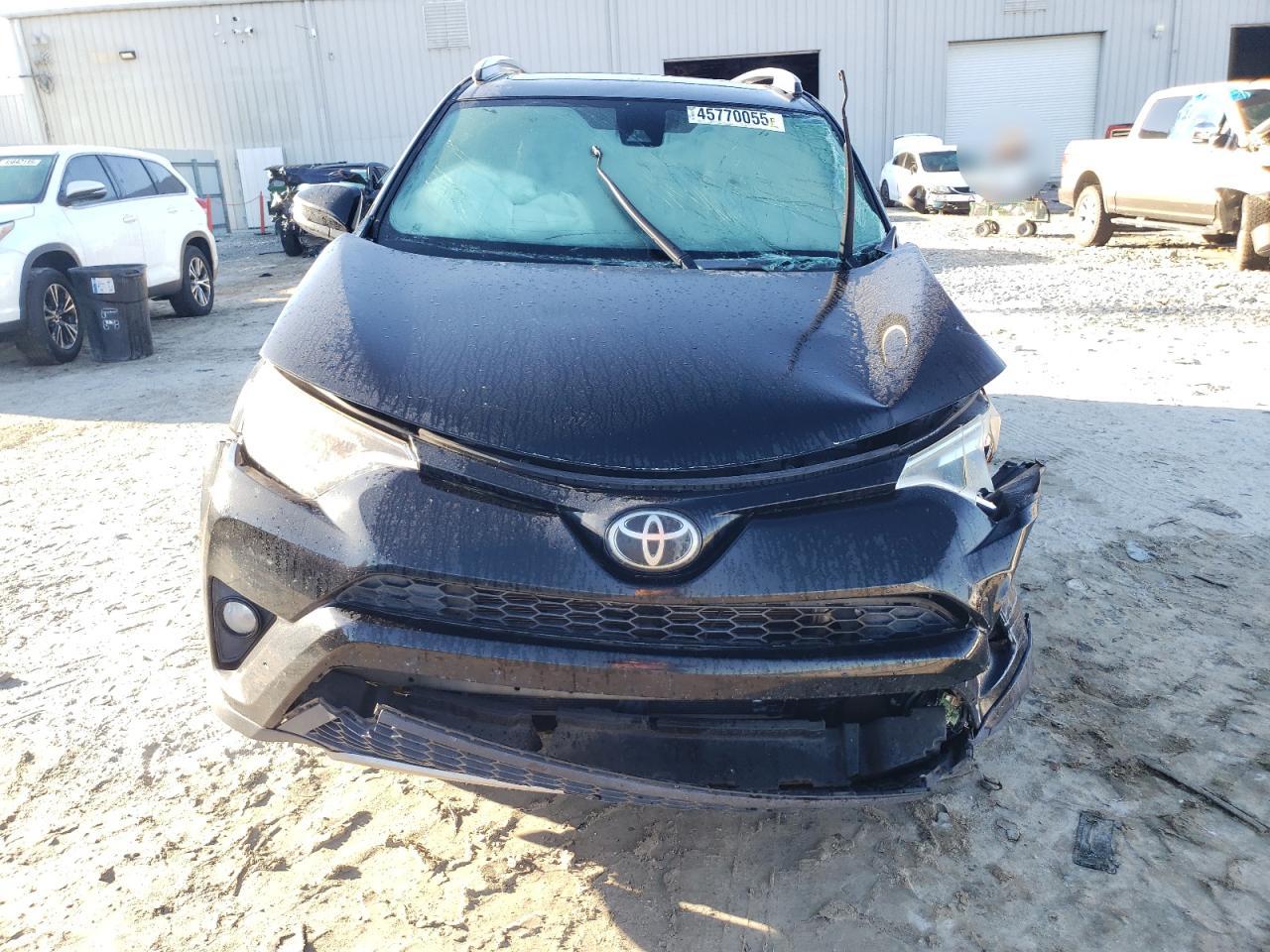 2017 Toyota RAV 4 - Image 5