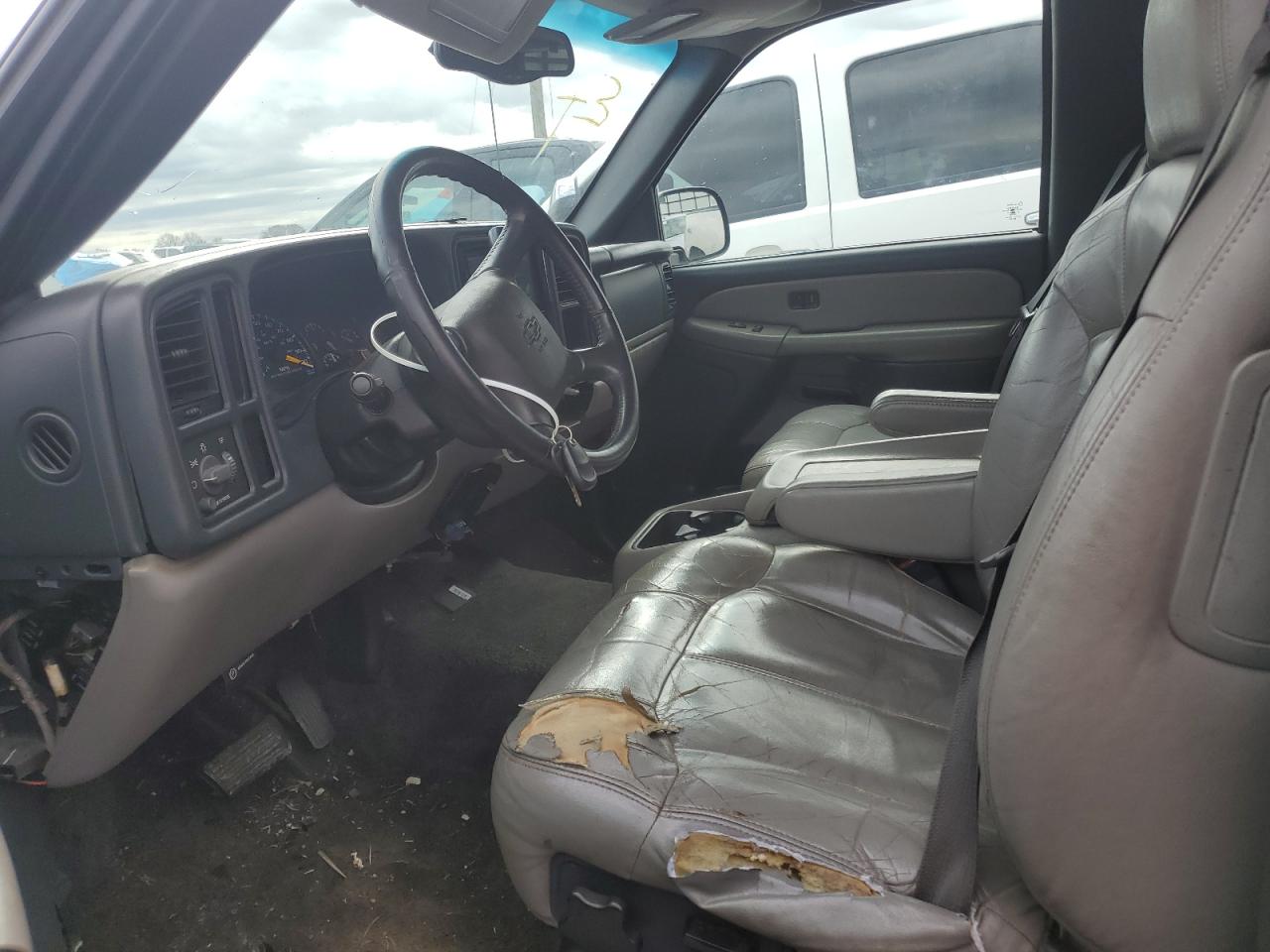2001 Chevrolet Suburban - Image 7