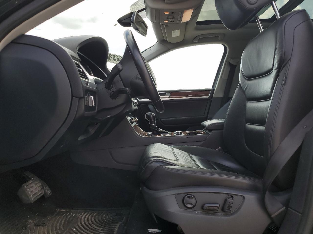 2014 Volkswagen Touareg - Image 7