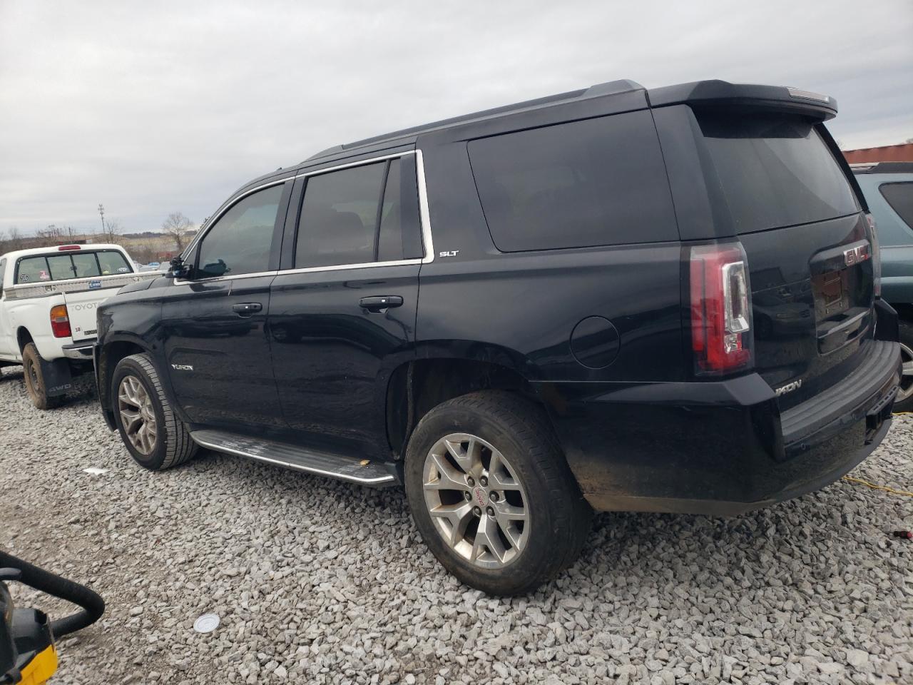2017 GMC Yukon - Image 2