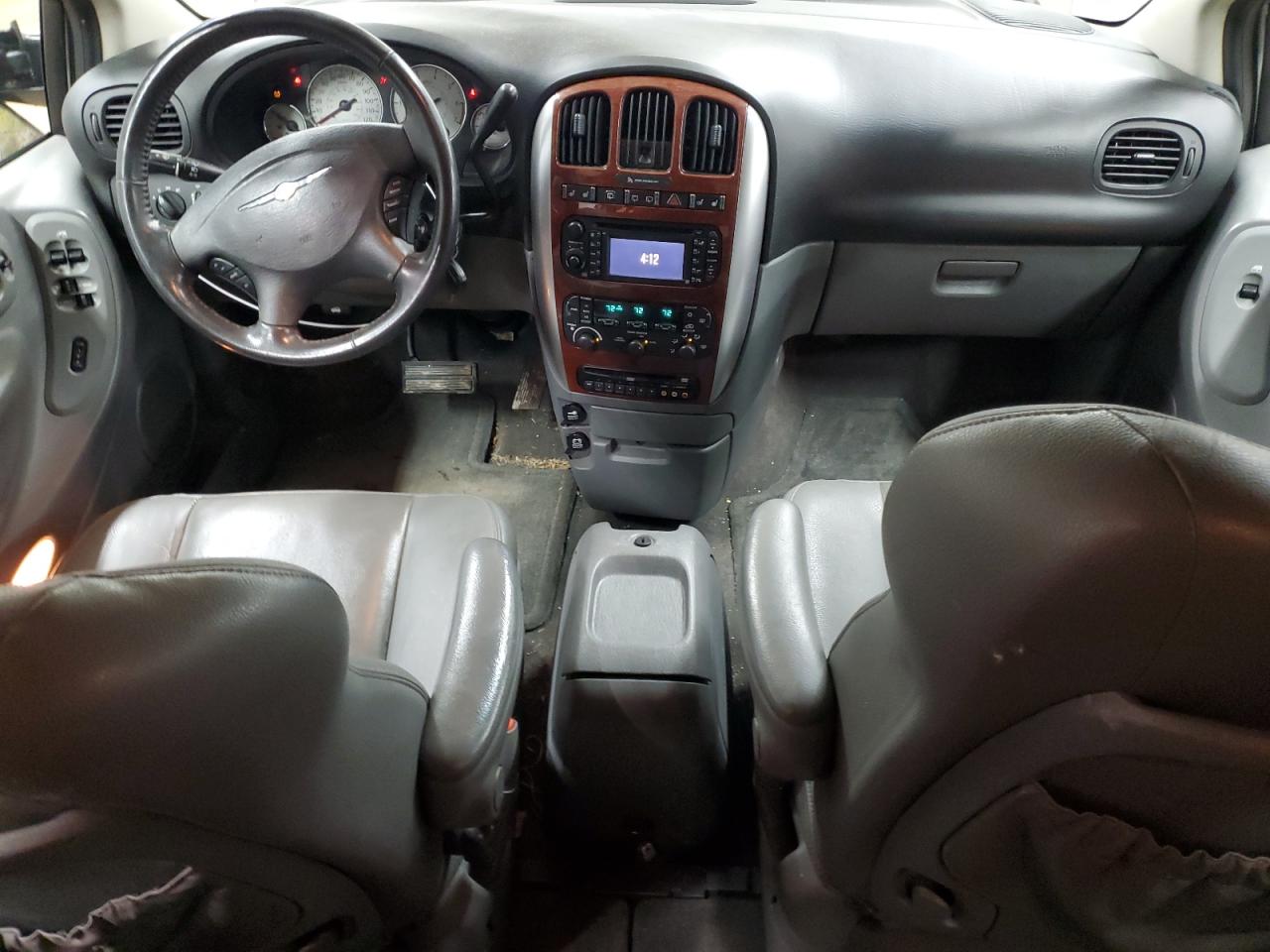 2007 Chrysler Town & Country - Image 8