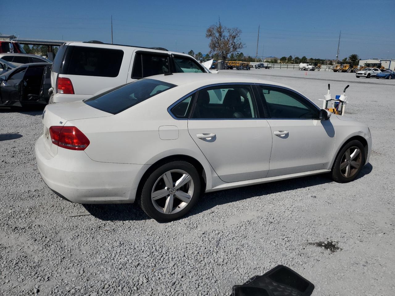 2014 Volkswagen Passat - Image 3