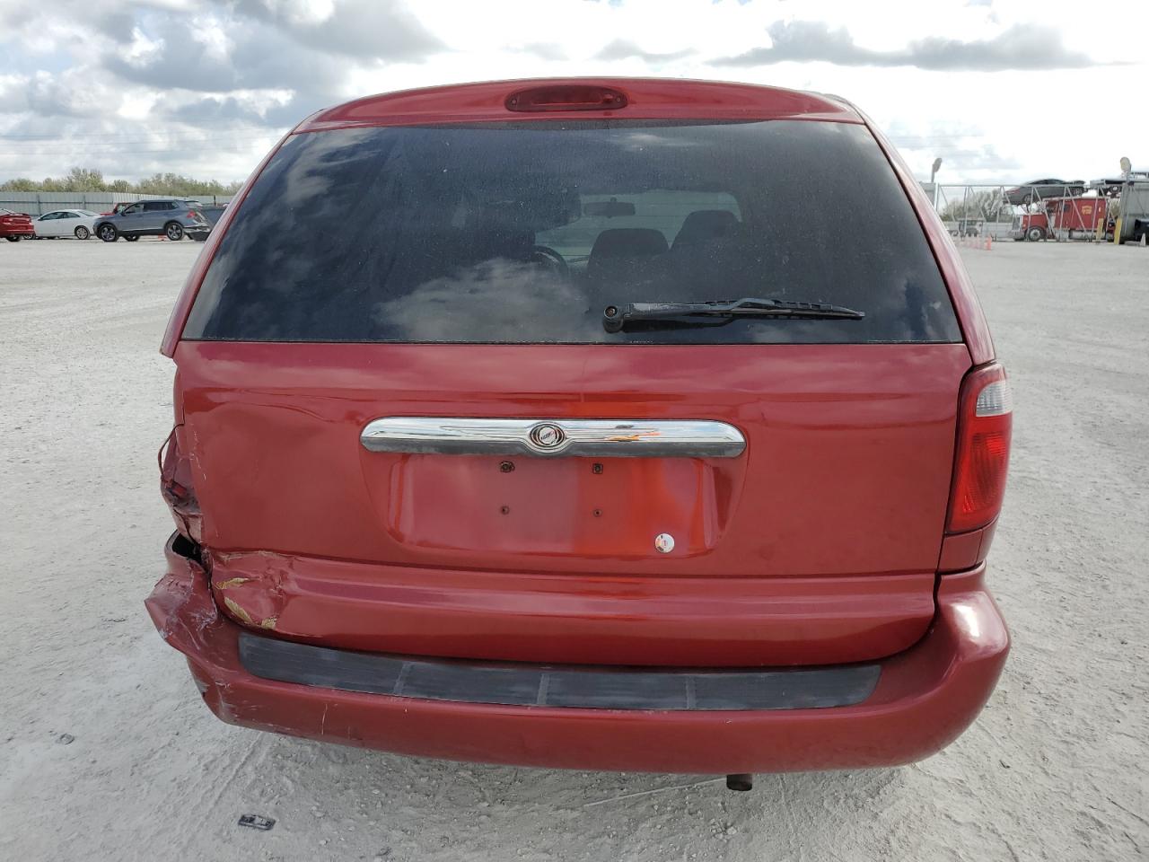 2005 Chrysler Town & Country - Image 6