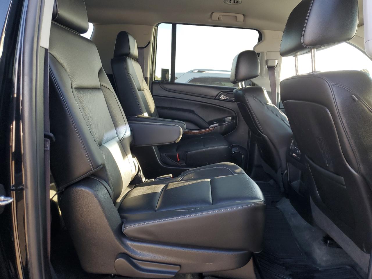 2015 Chevrolet Suburban - Image 11