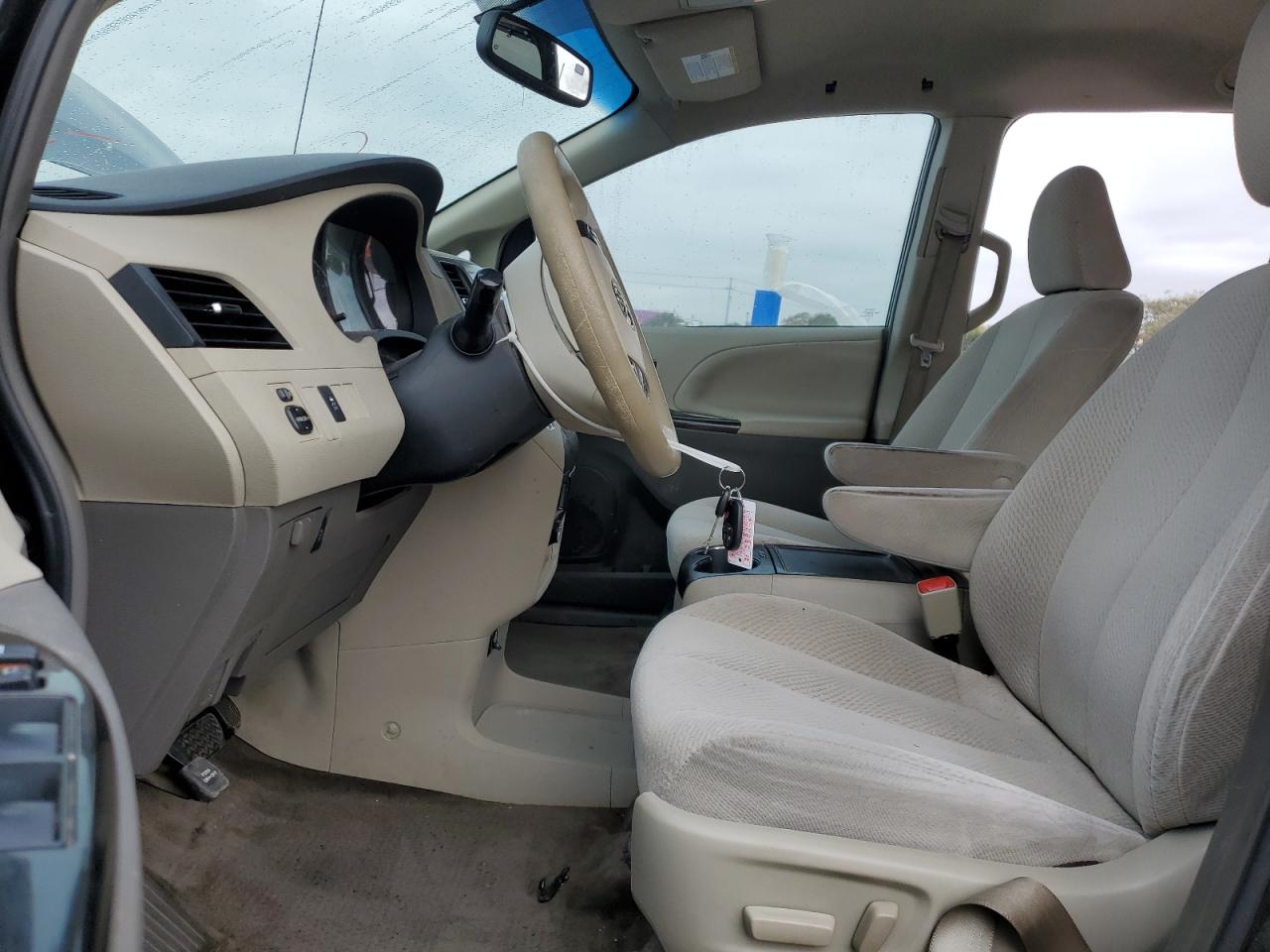 2012 Toyota Sienna - Image 7