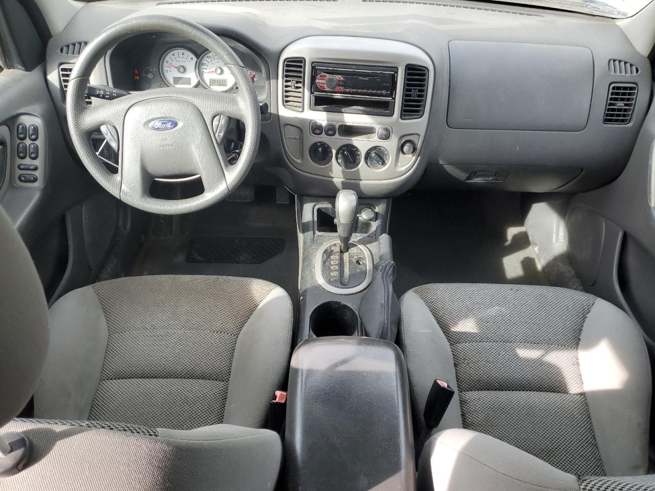 2005 Ford Escape - Image 8