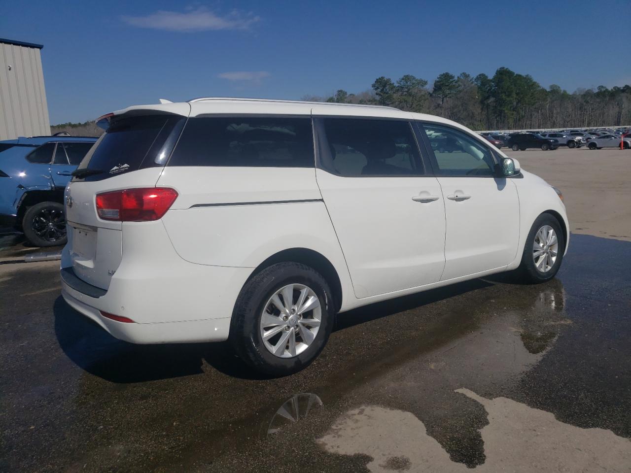 2017 Kia Sedona - Image 3