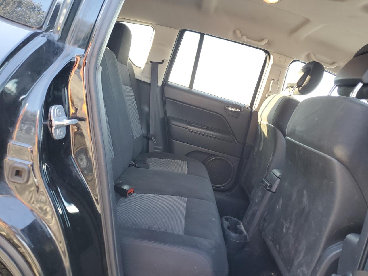 2012 Jeep Compass - Image 11