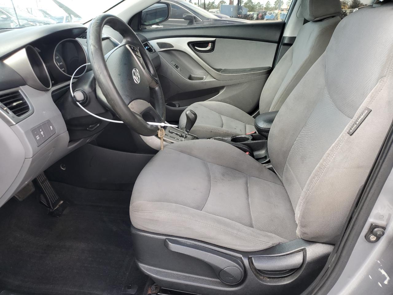 2013 Hyundai Elantra - Image 7