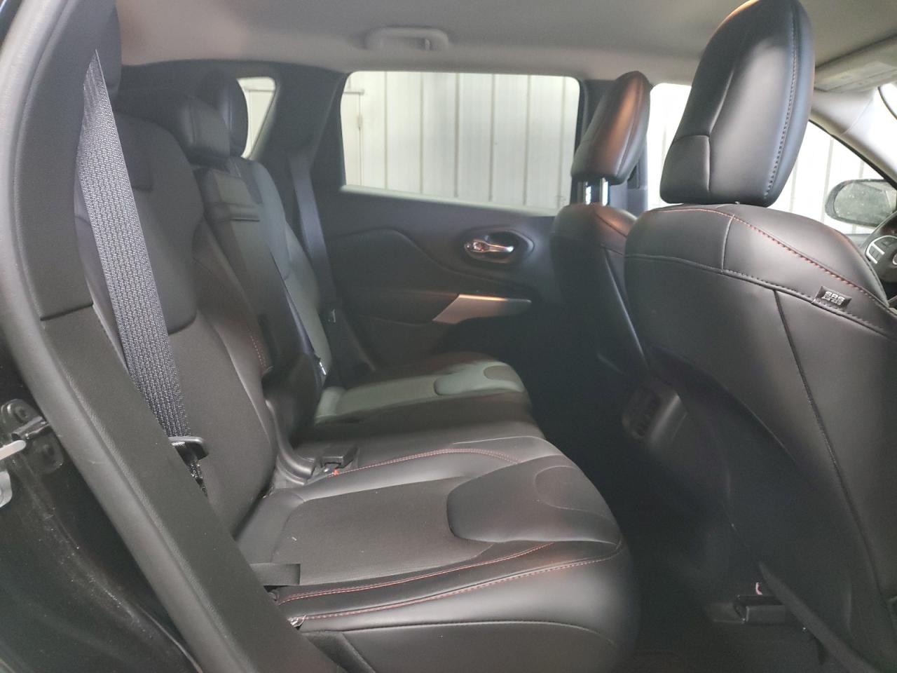 2017 Jeep Cherokee - Image 11