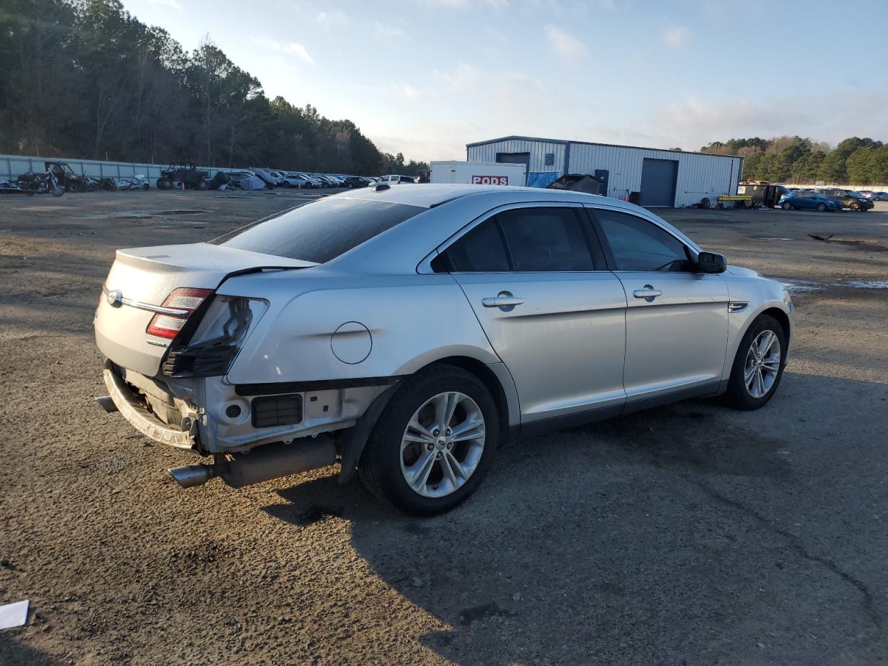 2016 Ford Taurus - Image 3