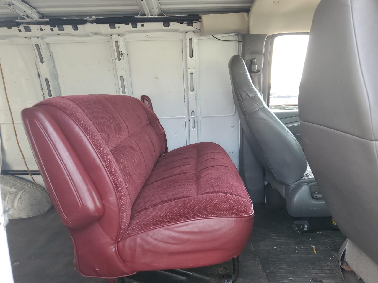 2008 Chevrolet Express - Image 11