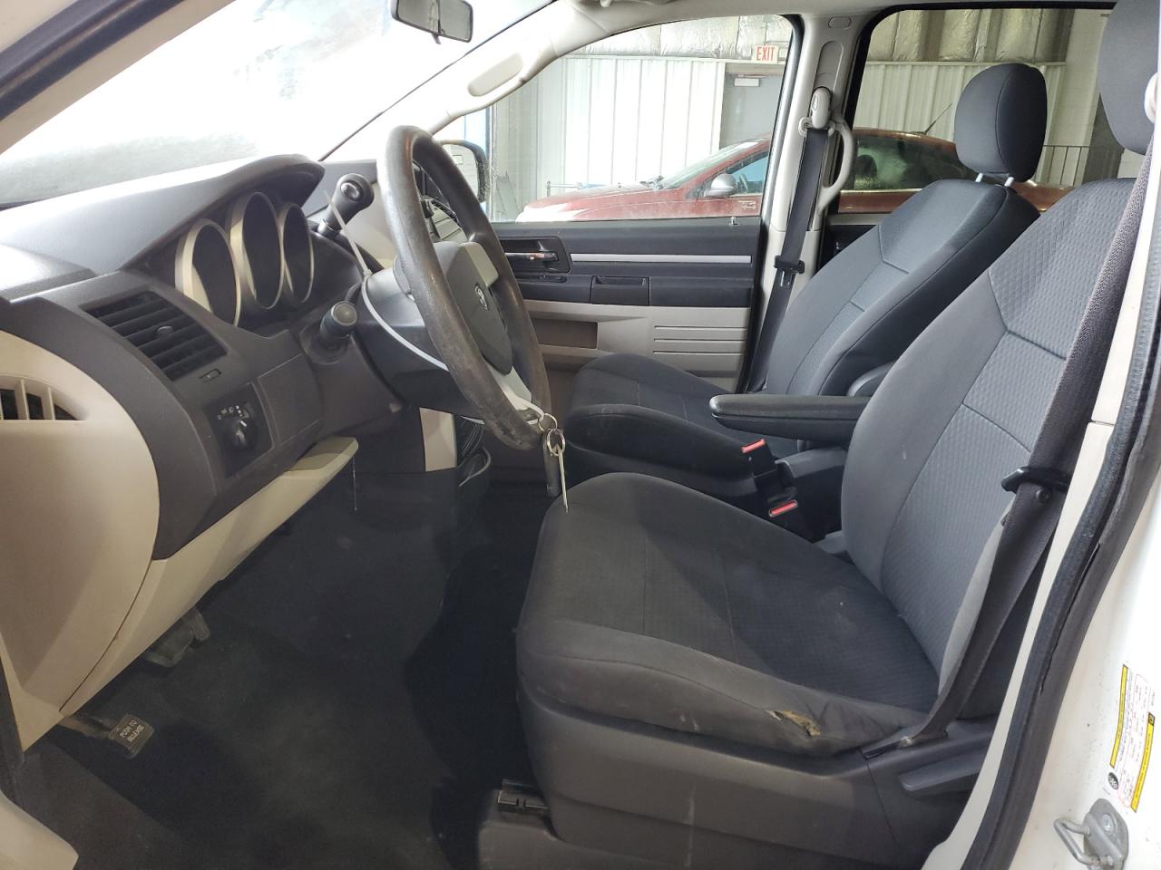 2010 Dodge Caravan - Image 7