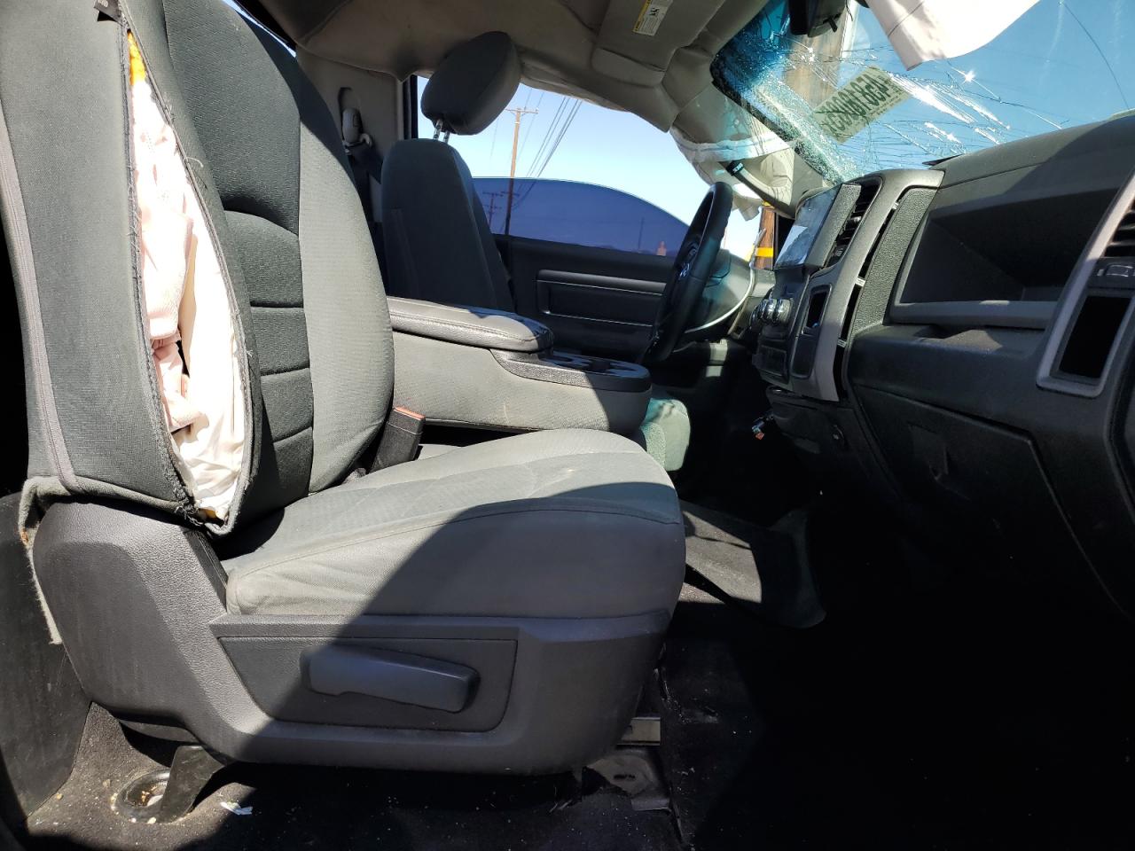 2016 RAM 1500 - Image 7