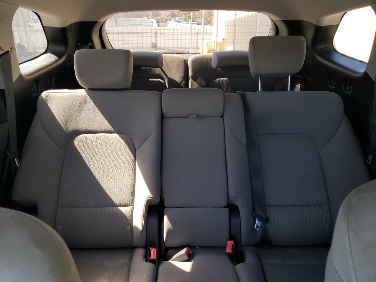 2016 Hyundai Santa Fe - Image 10