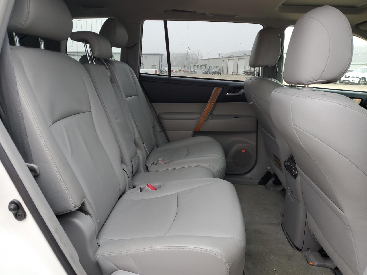 2010 Toyota Highlander - Image 11