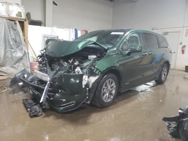 TOYOTA SIENNA XLE 2021