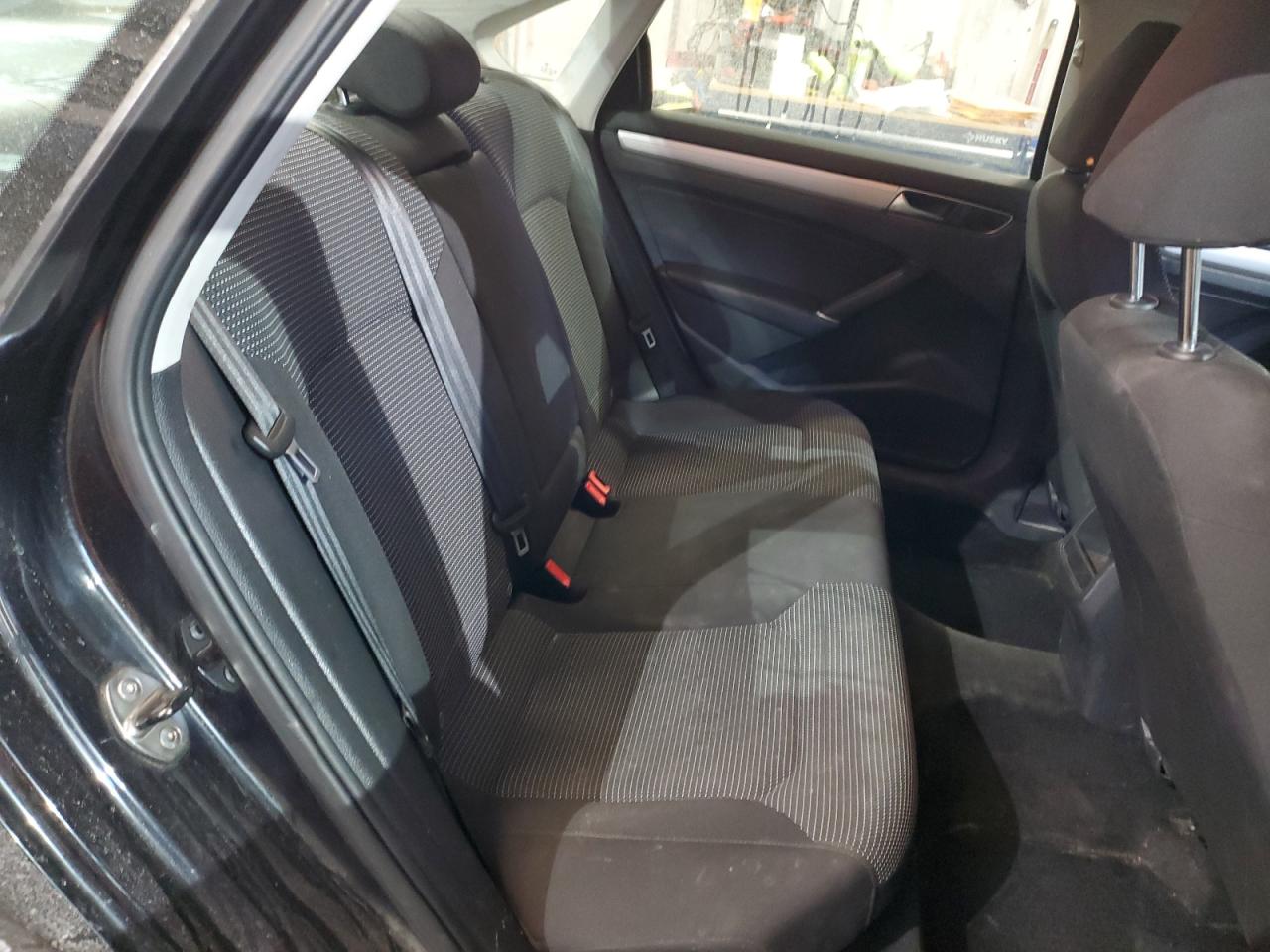 2017 Volkswagen Passat - Image 10