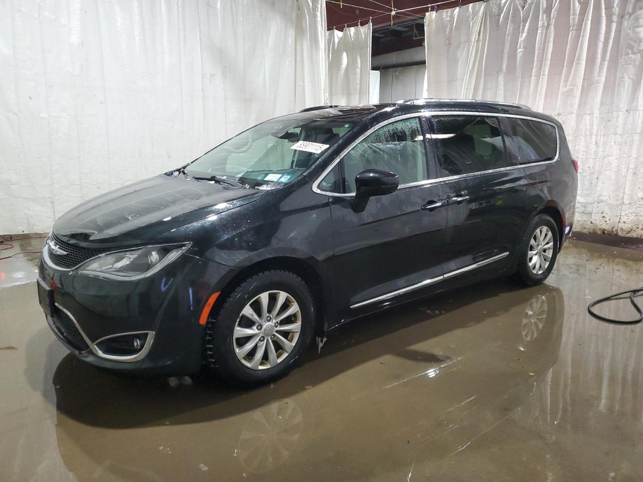 2018 Chrysler Pacifica - Image 1