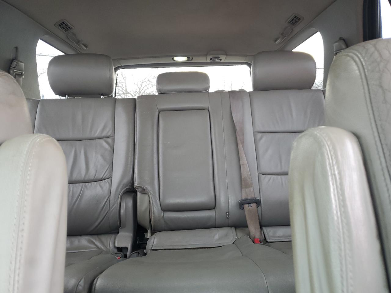 2003 Toyota Sequoia - Image 10