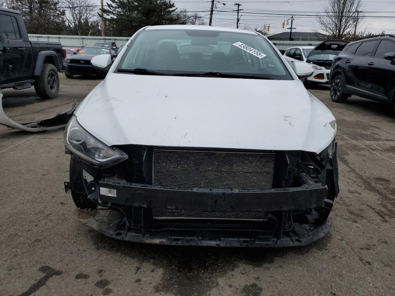2017 Hyundai Elantra - Image 5