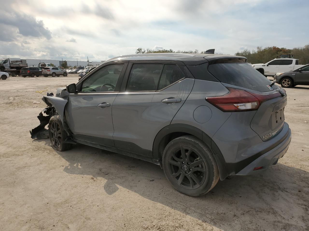 2022 Nissan Kicks - Image 2
