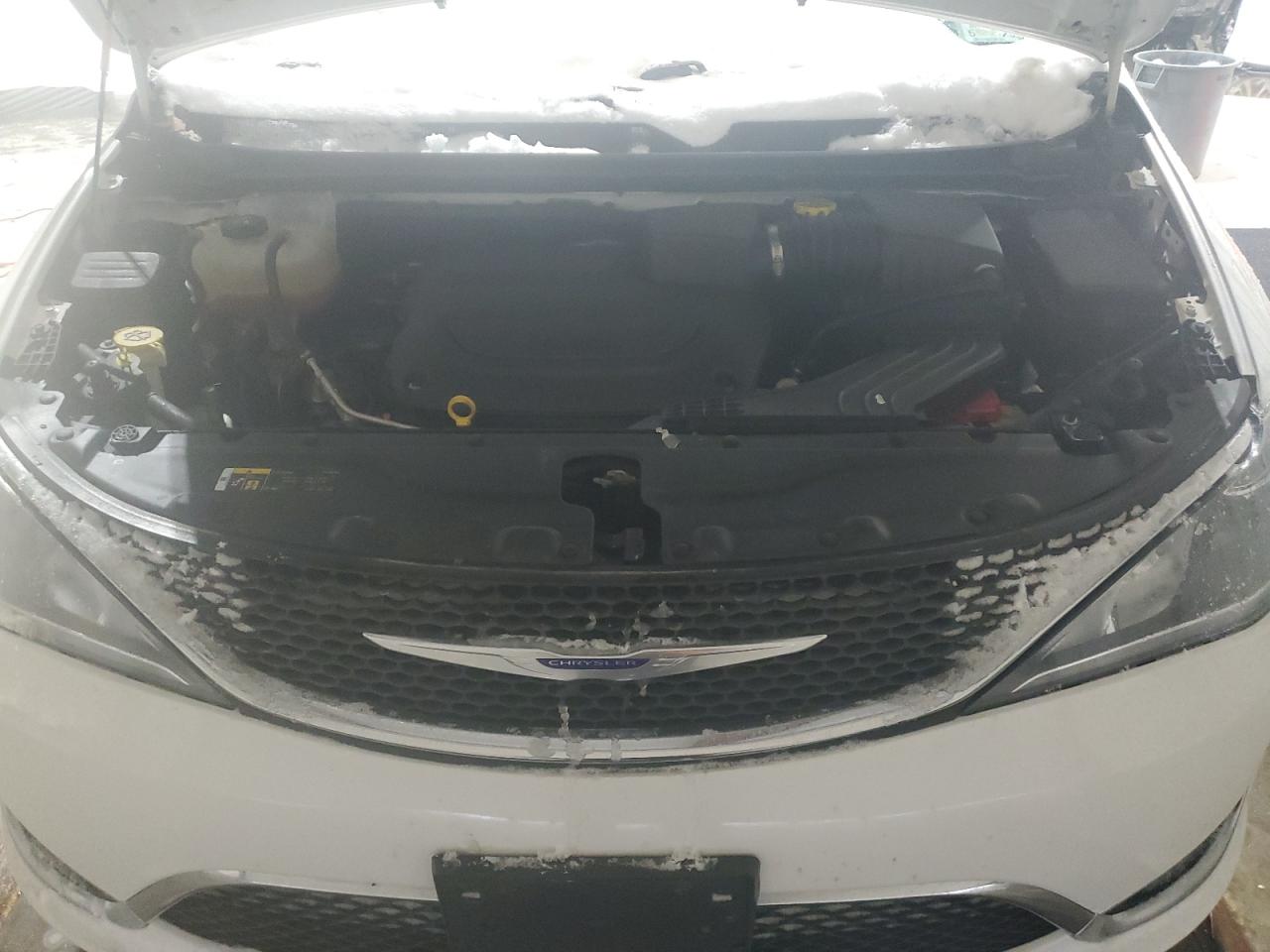2020 Chrysler Pacifica - Image 12