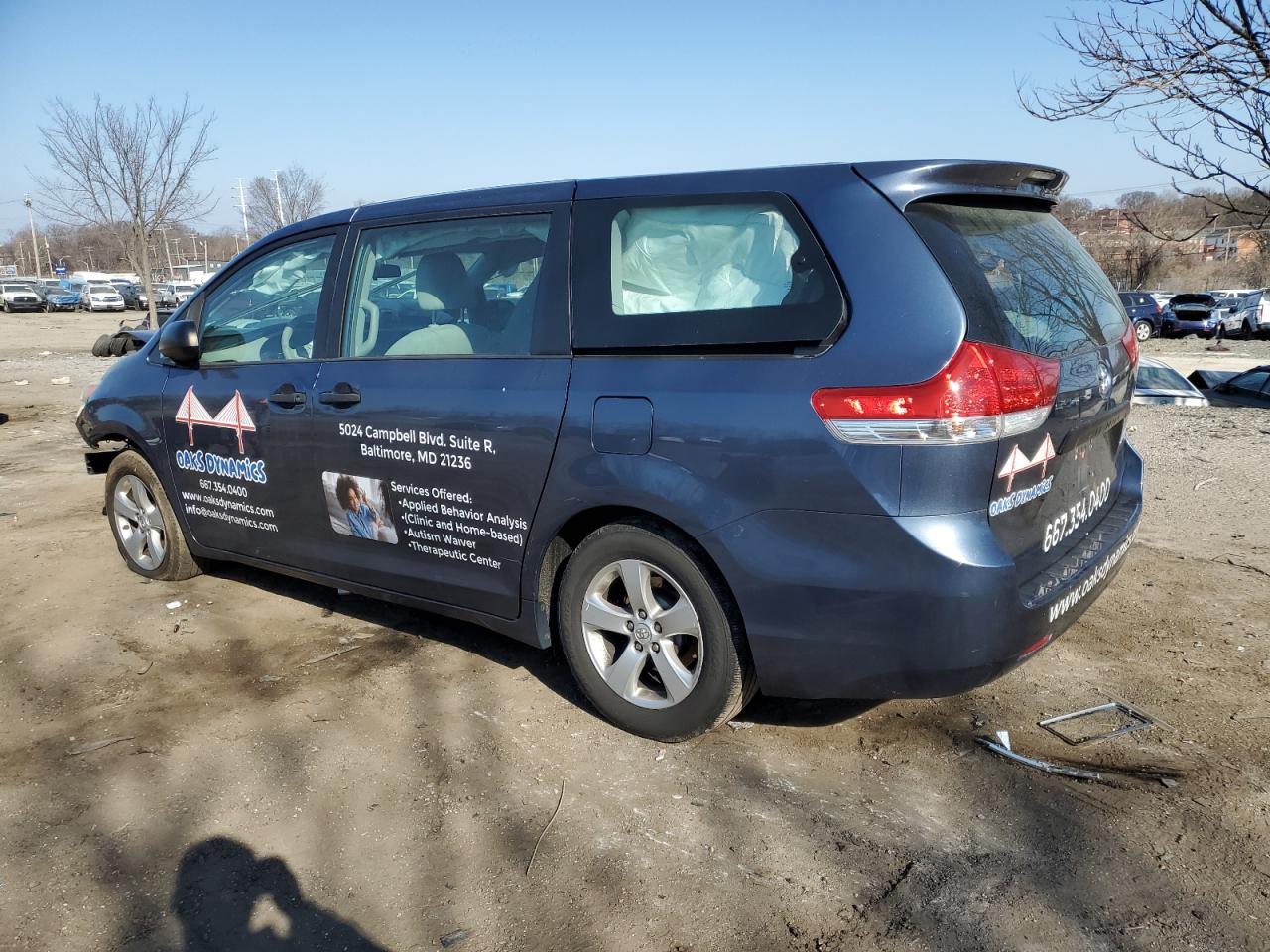 2014 Toyota Sienna - Image 2