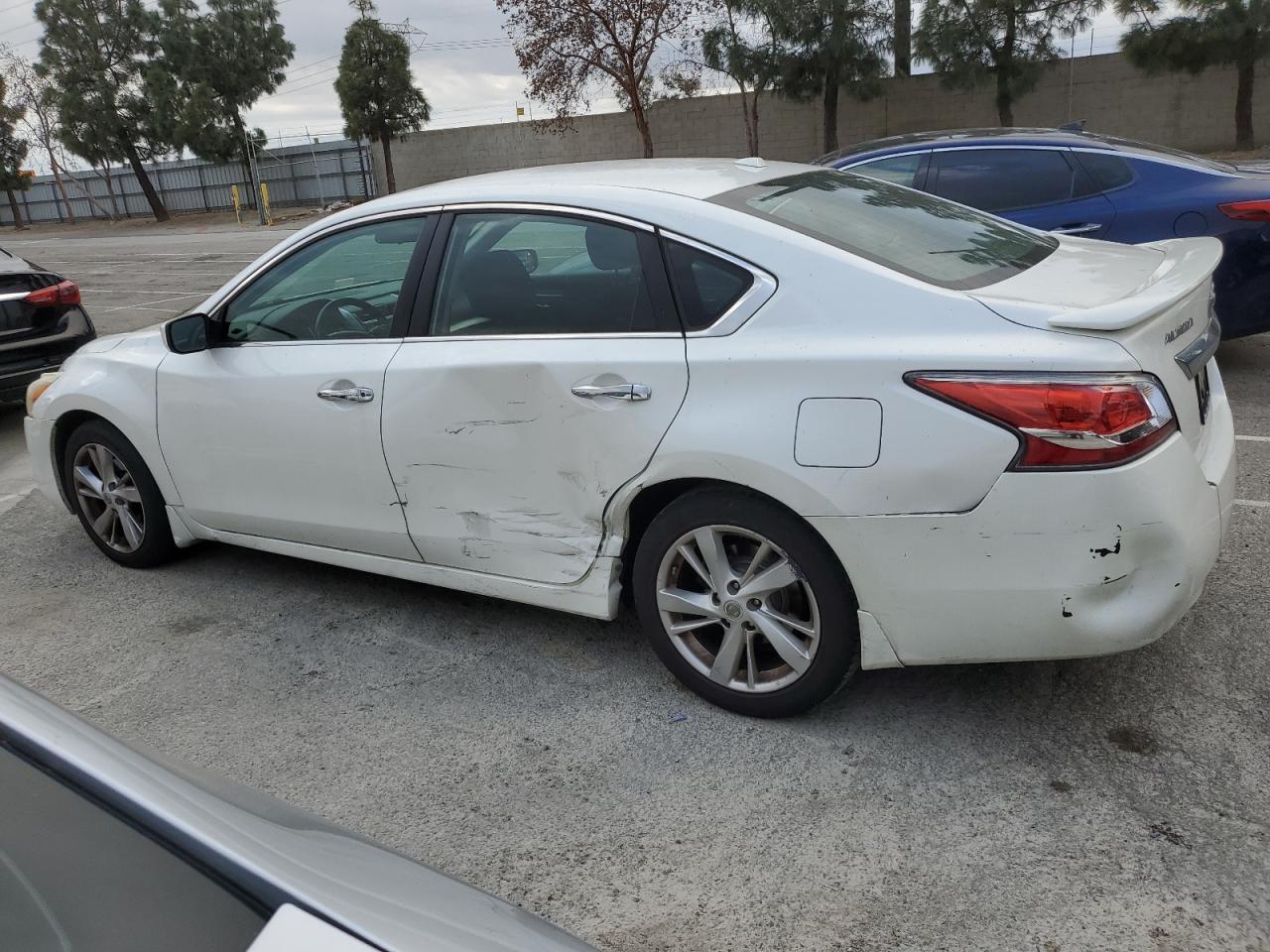 2015 Nissan Altima - Image 2