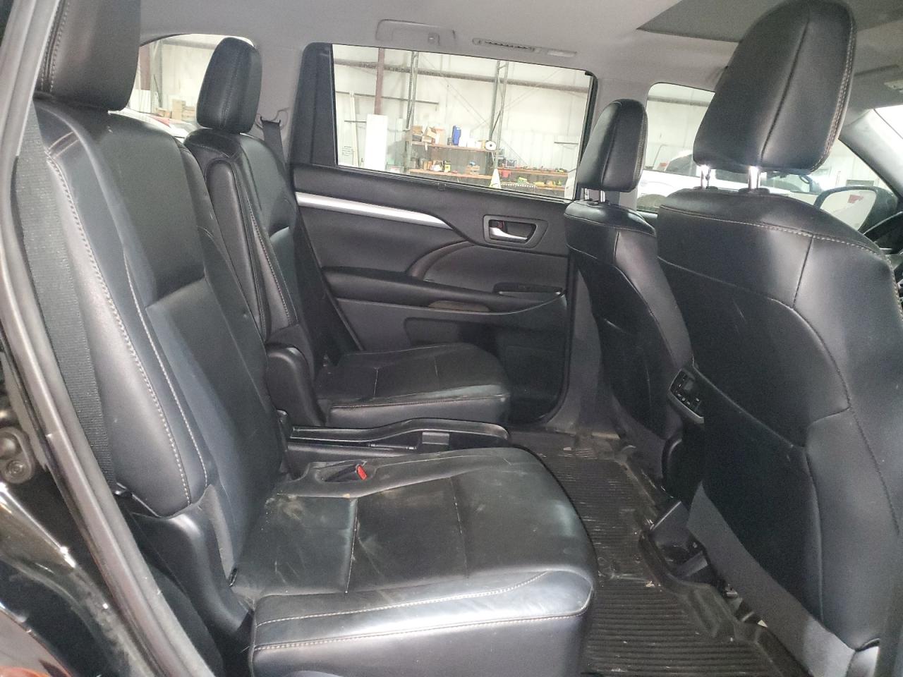2017 Toyota Highlander - Image 10