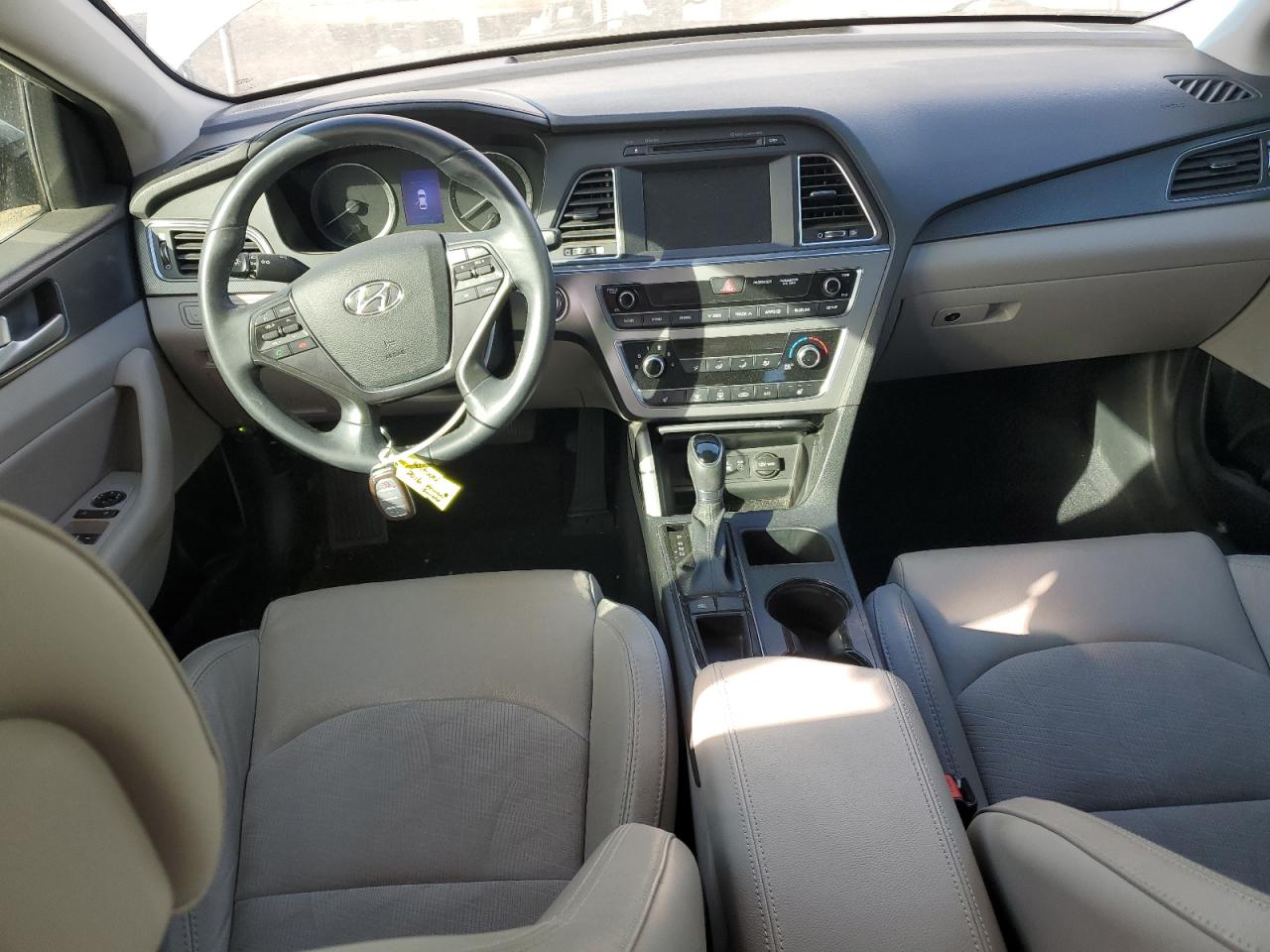2016 Hyundai Sonata - Image 8