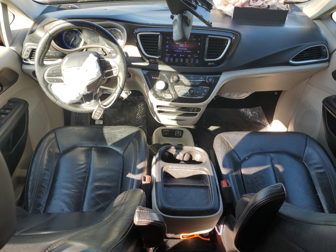 2017 Chrysler Pacifica - Image 8