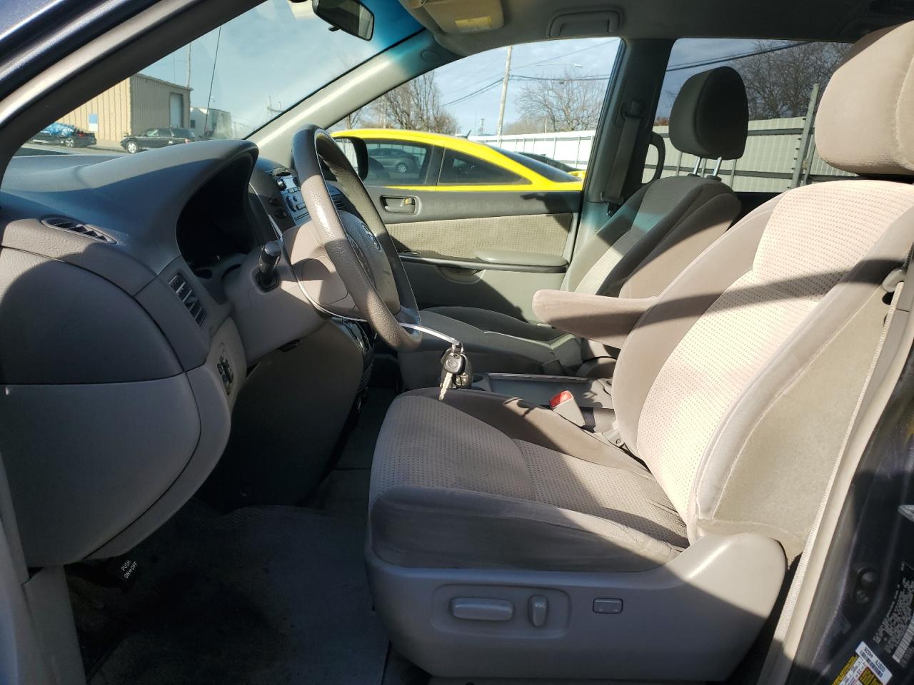 2010 Toyota Sienna - Image 7