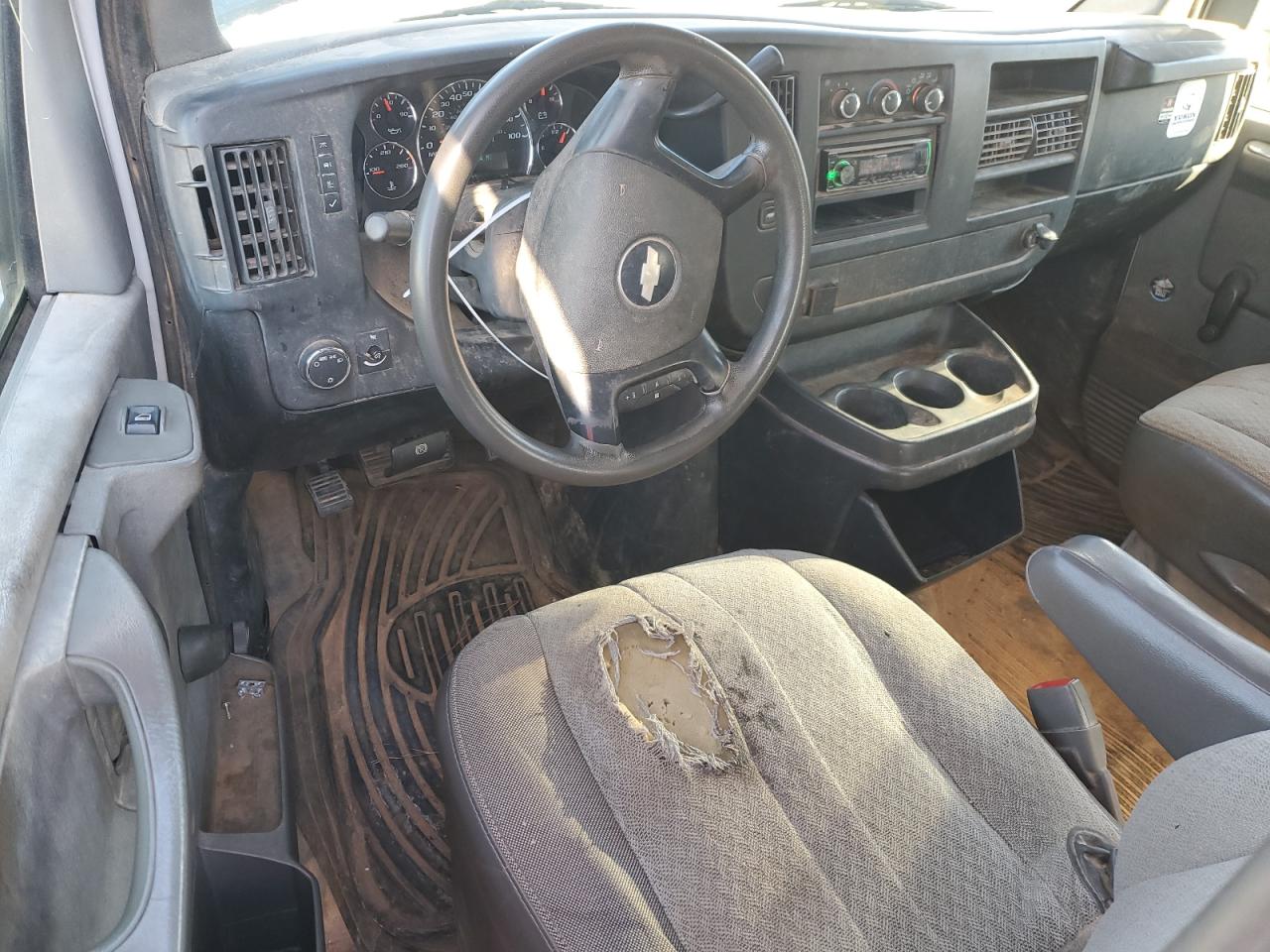 2008 Chevrolet Express - Image 8