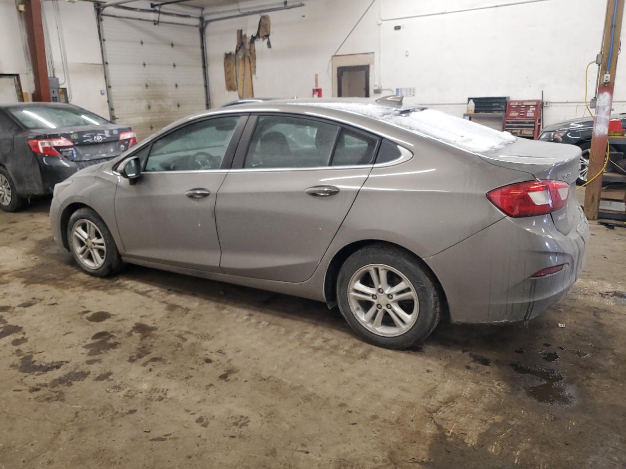 2018 Chevrolet Cruze - Image 2