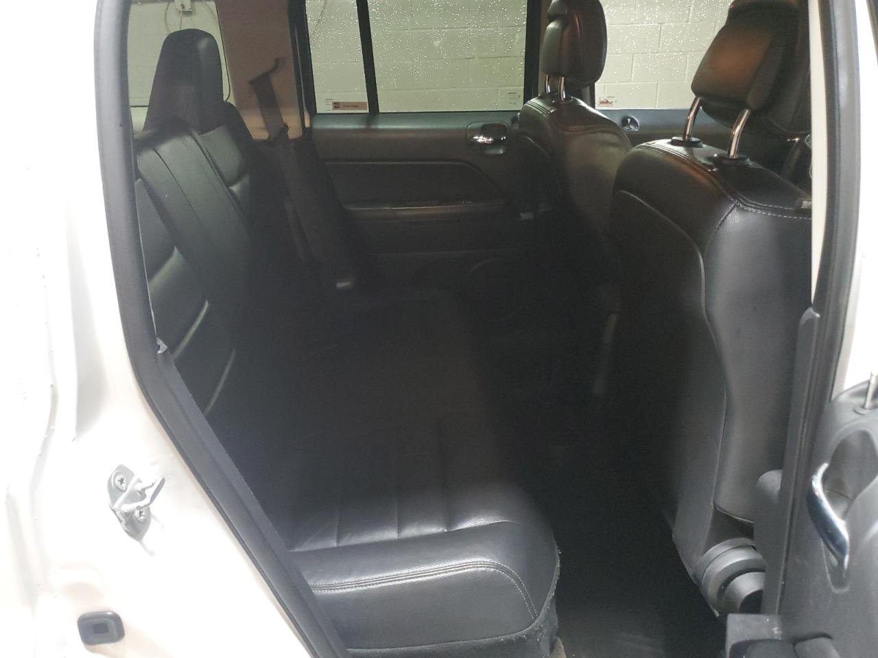 2015 Jeep Liberty (Patriot) - Image 11