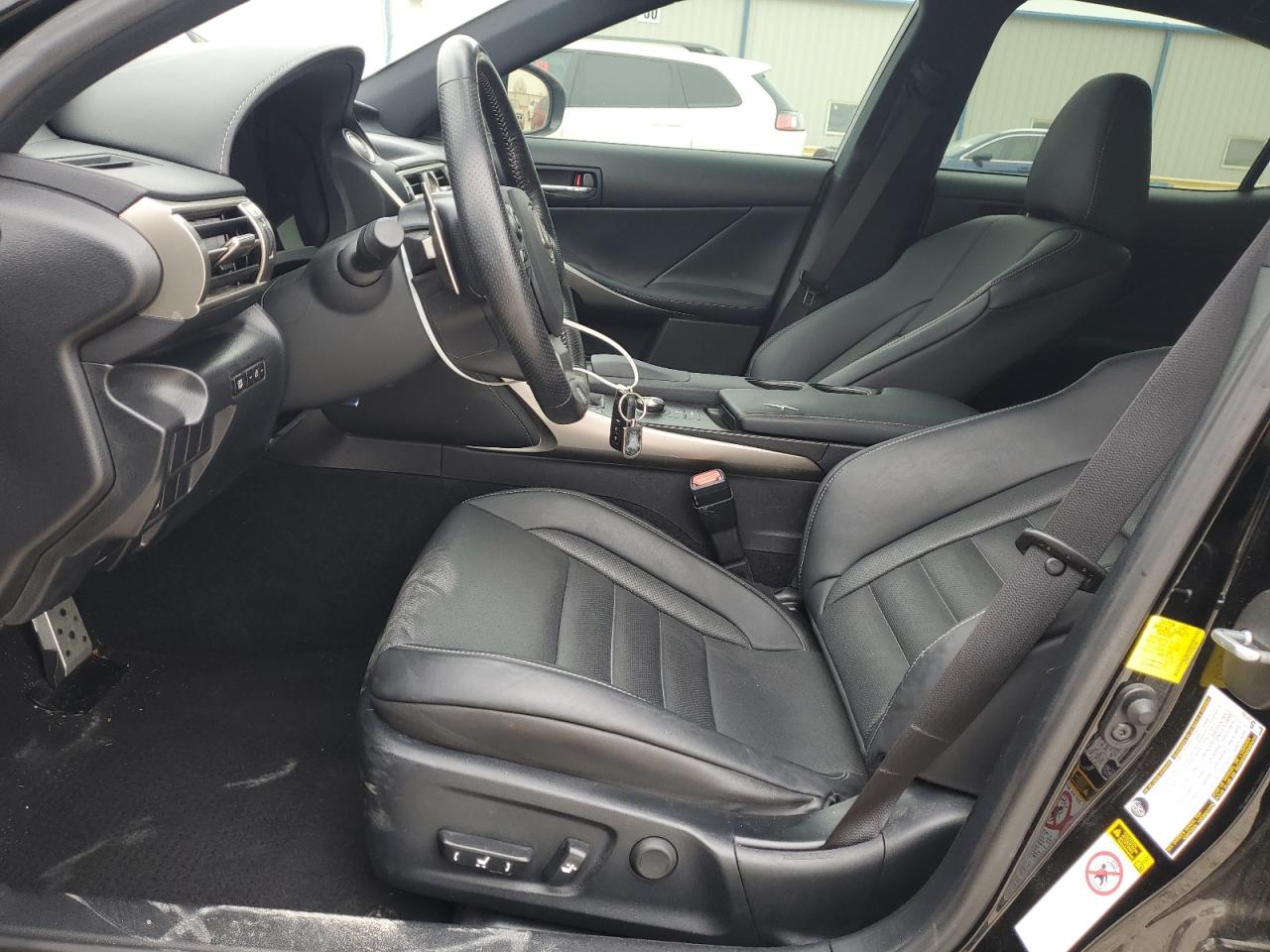 2016 Lexus IS - Image 7