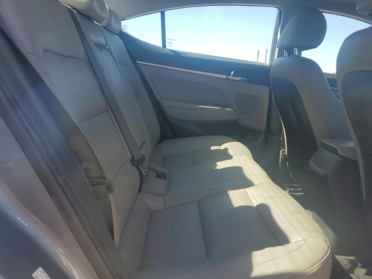 2017 Hyundai Elantra - Image 10