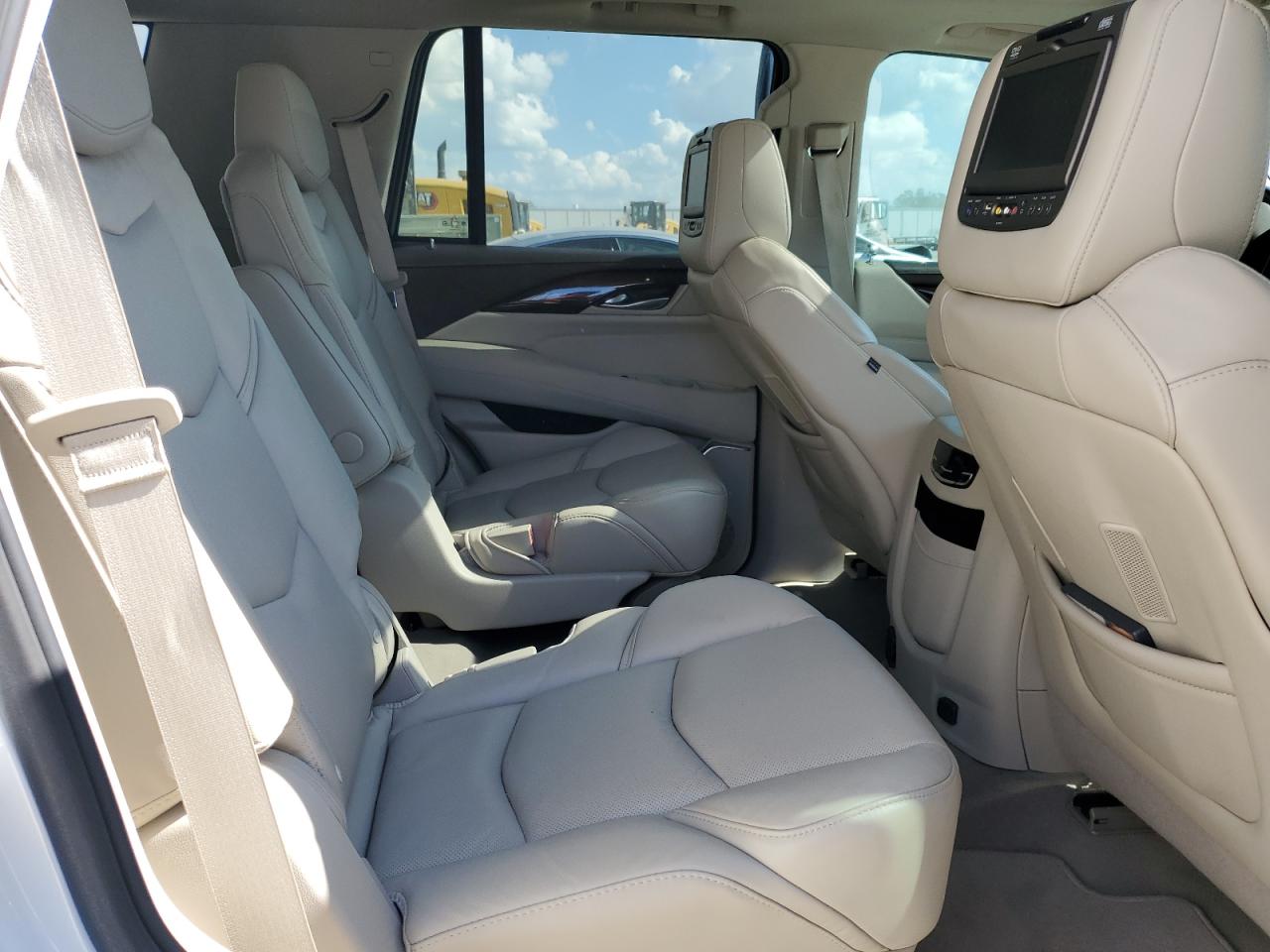 2017 Cadillac Escalade - Image 11