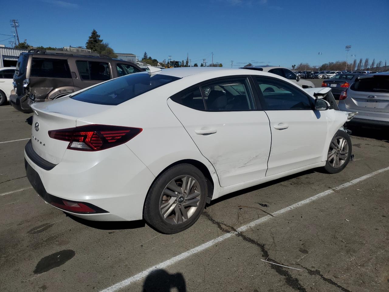 2020 Hyundai Elantra - Image 3