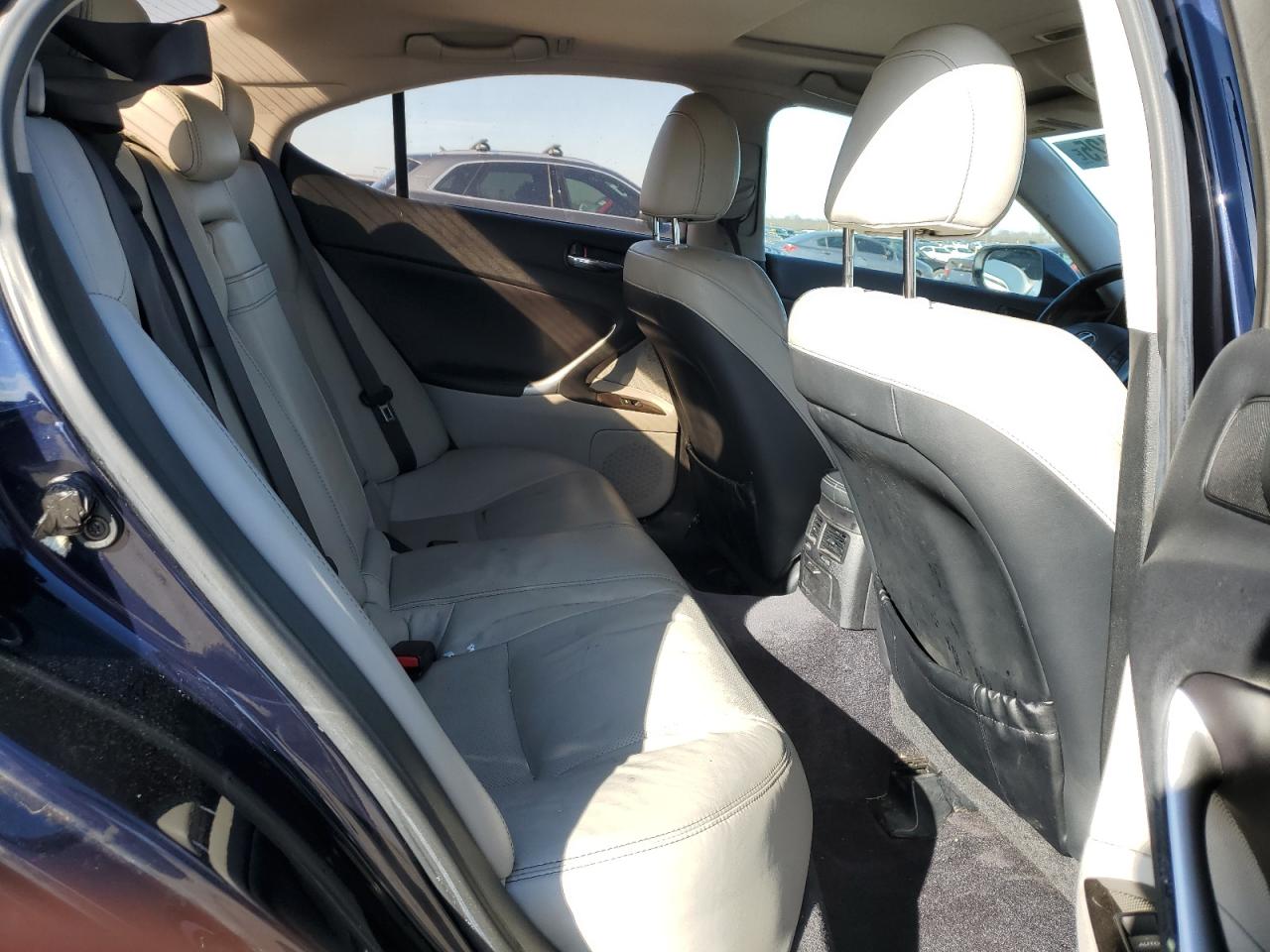 2009 Lexus IS - Image 10