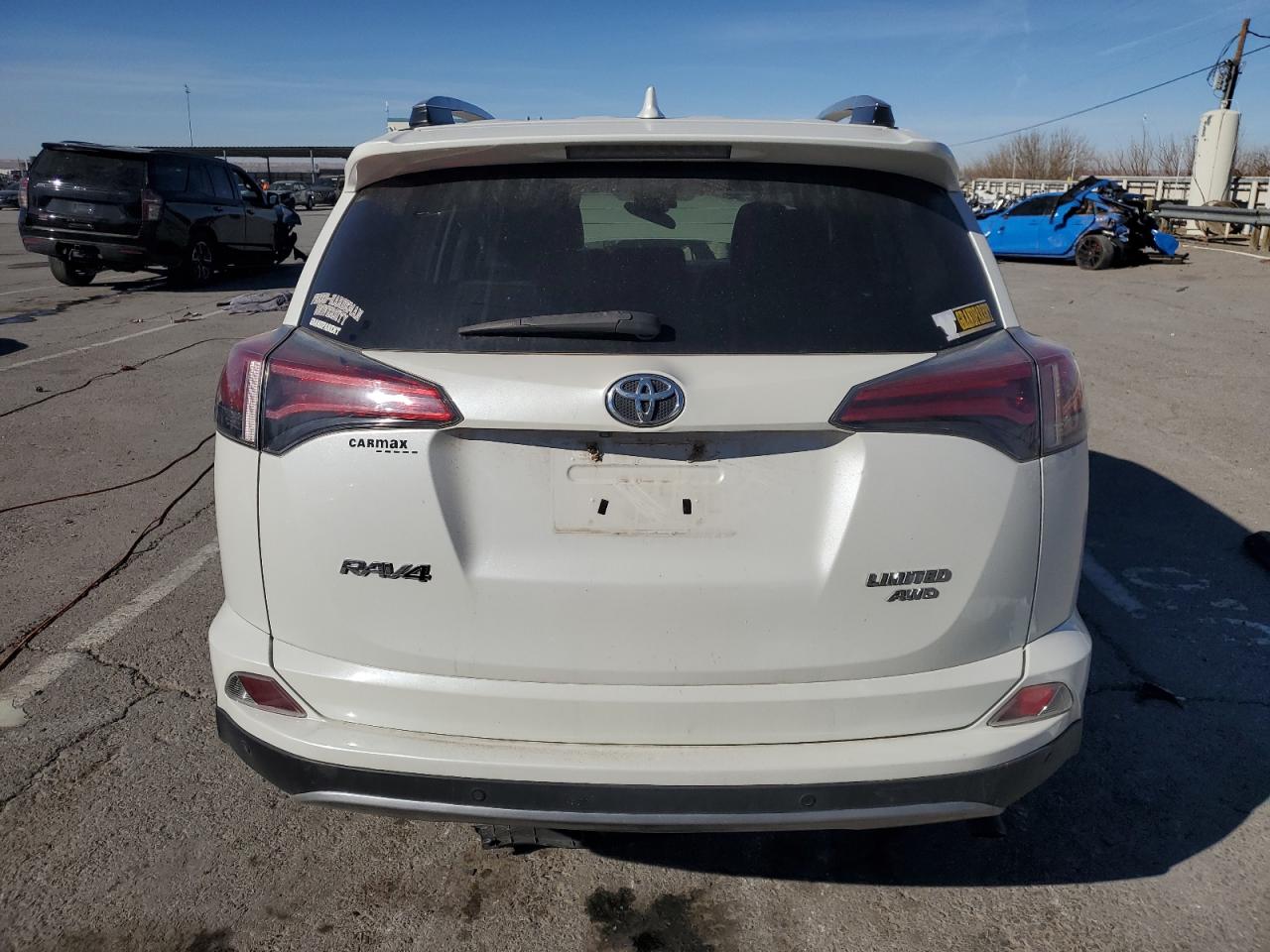 2017 Toyota RAV 4 - Image 6