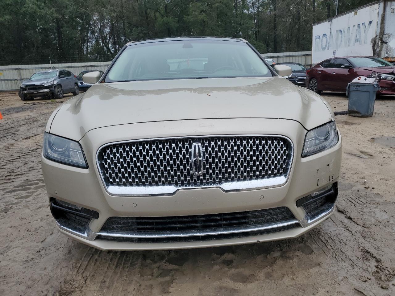 2017 Lincoln Continental - Image 5