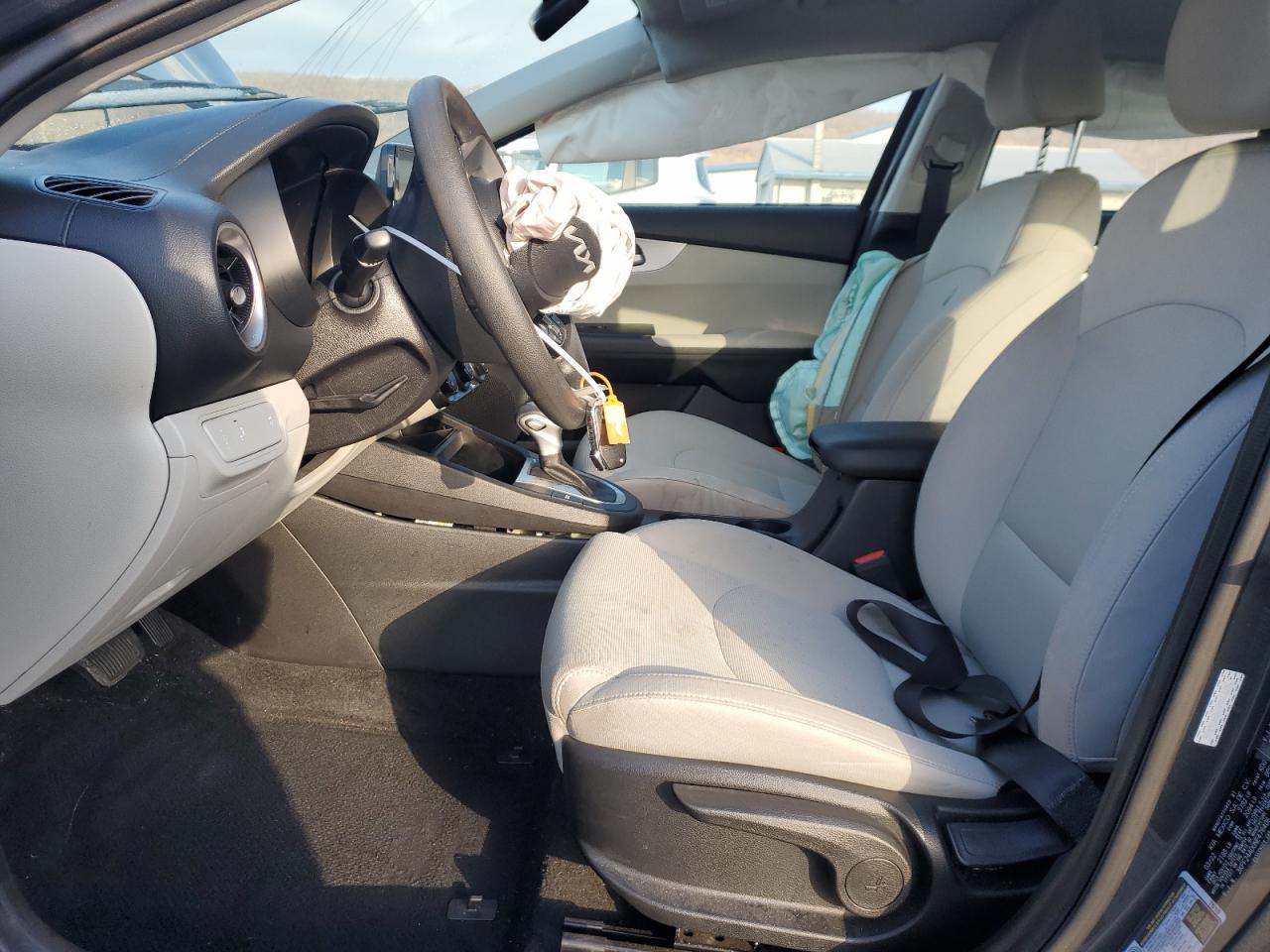 2022 Kia Forte - Image 7