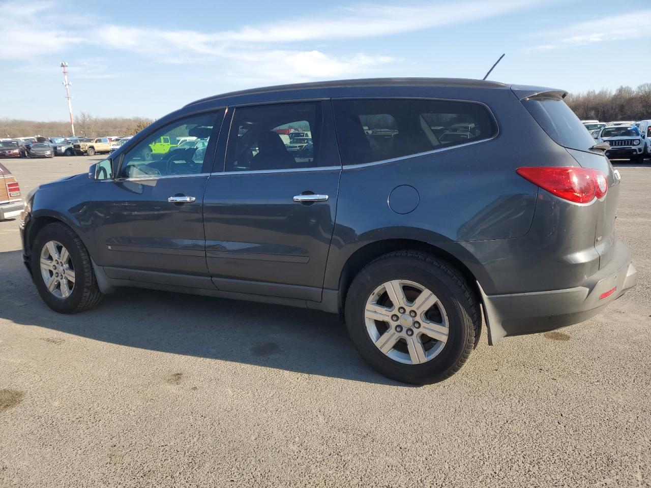 2010 Chevrolet Traverse - Image 2