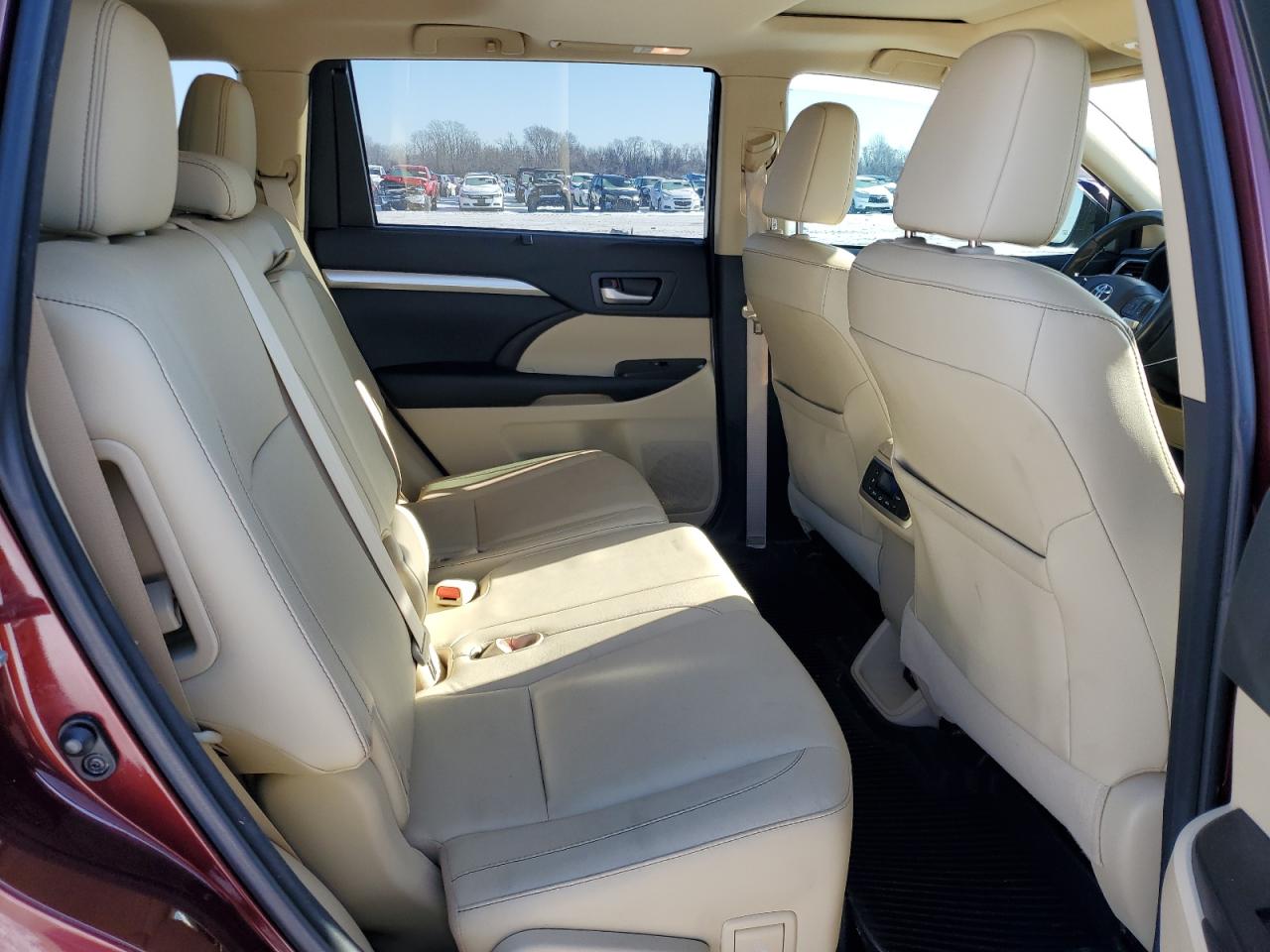2015 Toyota Highlander - Image 12