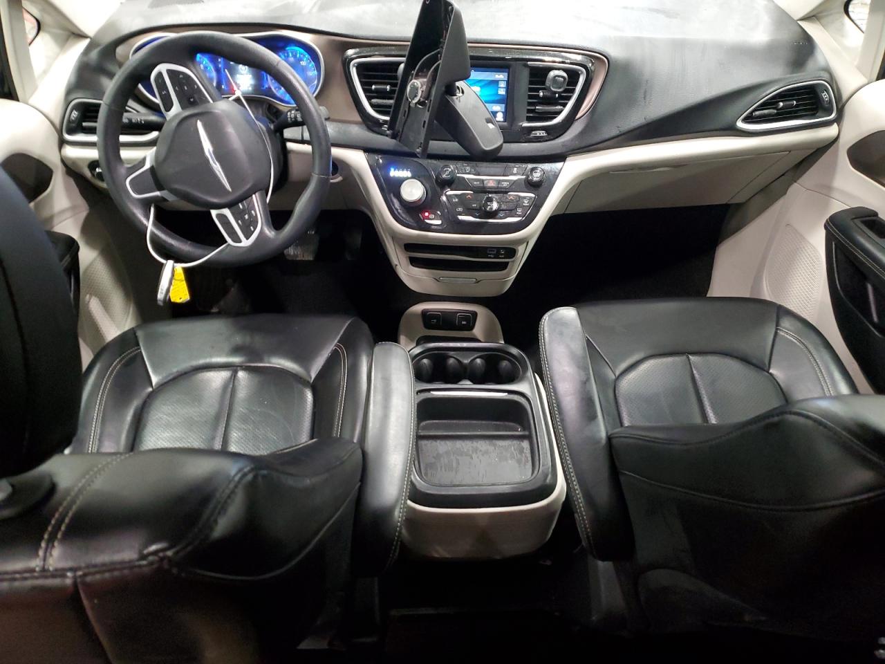 2020 Chrysler Voyager - Image 8