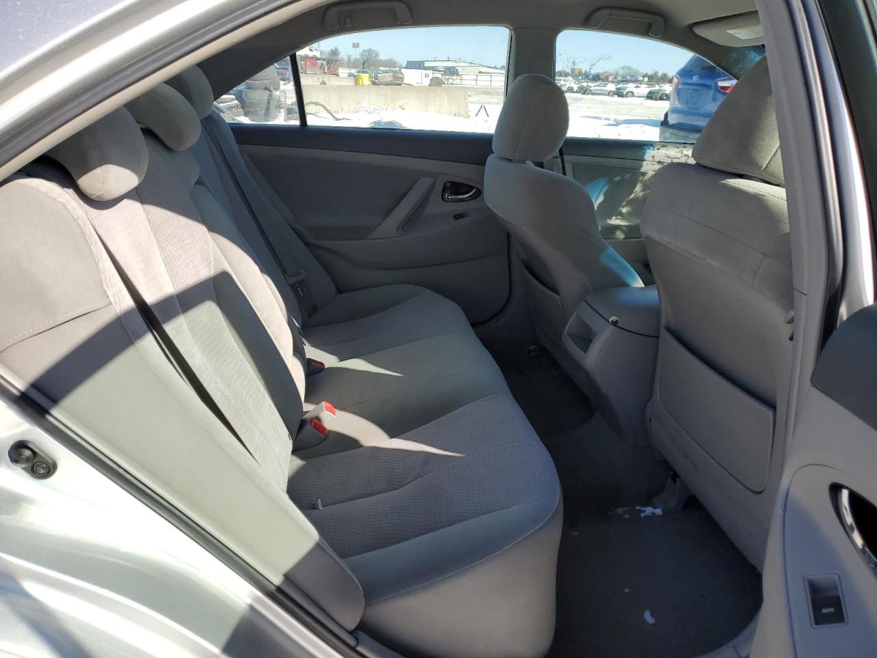 2010 Toyota Camry - Image 11