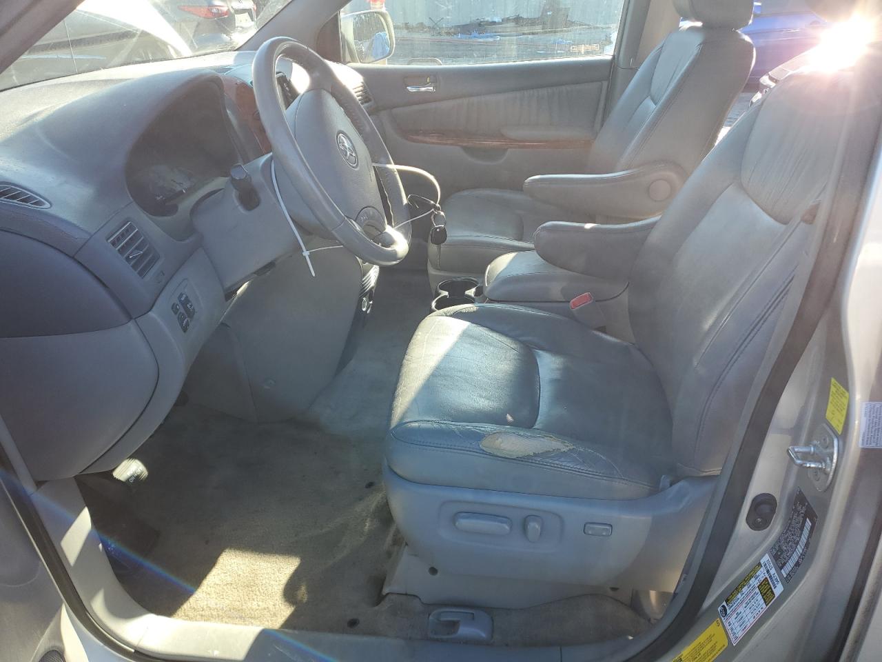 2010 Toyota Sienna - Image 7