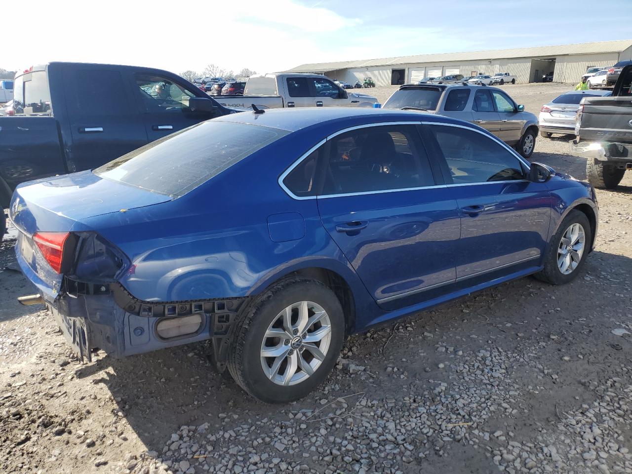 2016 Volkswagen Passat - Image 3